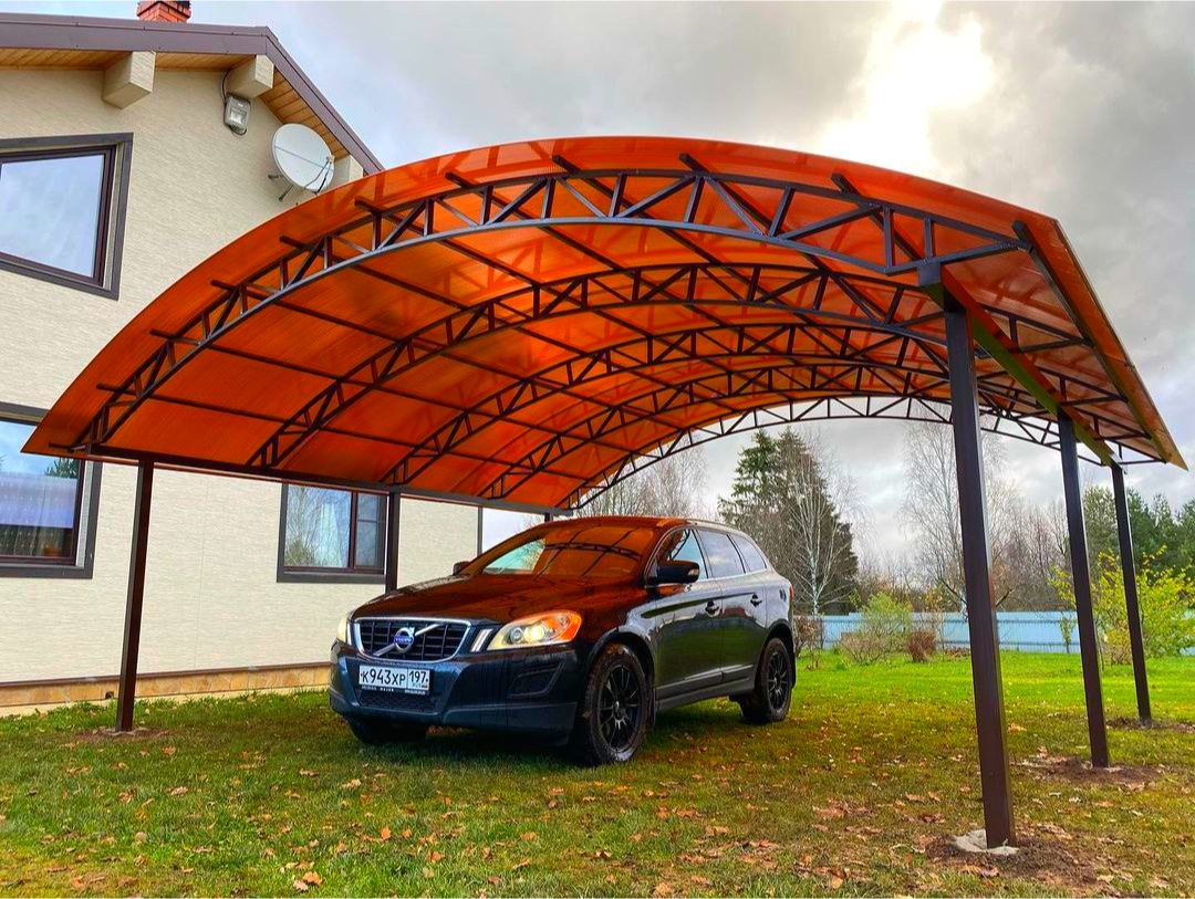 Арочный автонавес двойной с поликарбонатом Автонавес для загородного дома с поликарбонатом