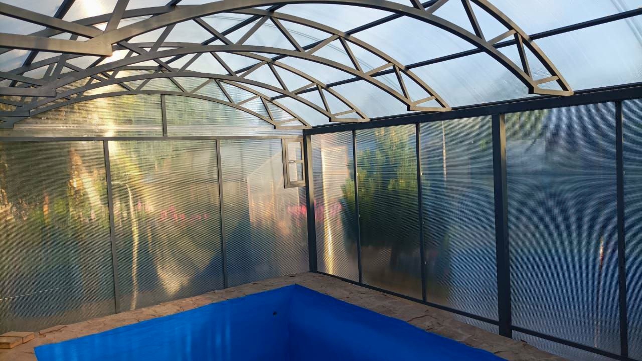 Навес для бассейна из поликарбоната Двускатный навес с поликарбонатом для автомобиля