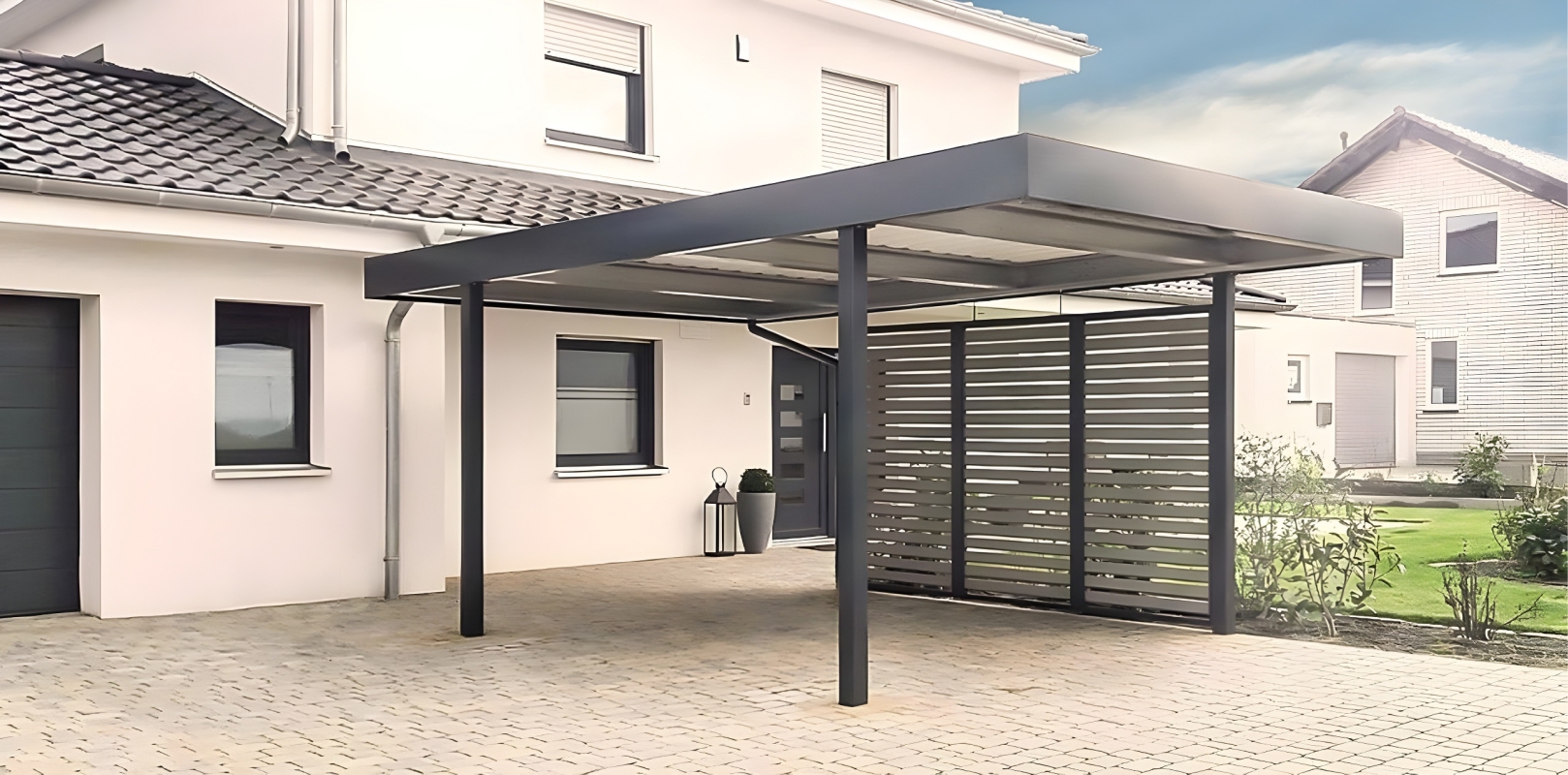 Современный автонавес с крышей из поликарбоната Автонавес для загородного дома с поликарбонатом